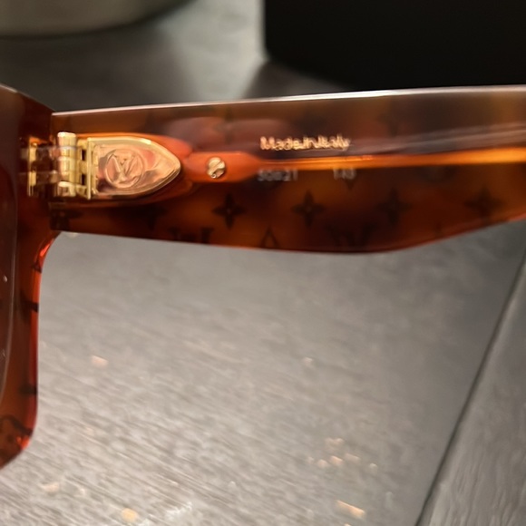 Louis Vuitton Blade sunglasses in tortoise monogram - Picture 7 of 11